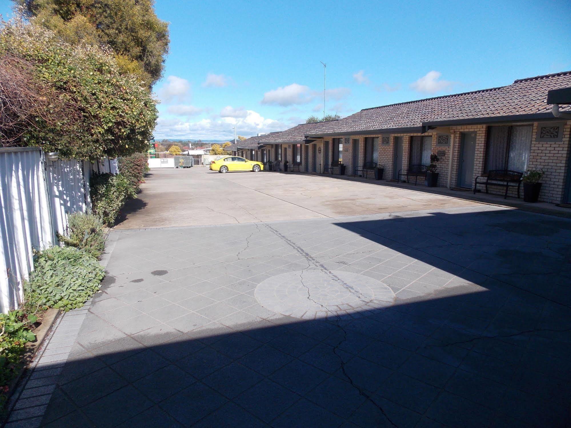 Cowra Crest Motel Exterior foto